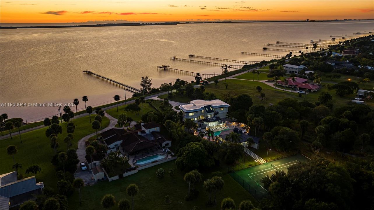 For Sale: $4,600,000 (10 beds, 9 baths, 7219 Square Feet)