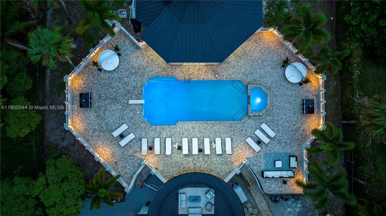 For Sale: $4,600,000 (10 beds, 9 baths, 7219 Square Feet)