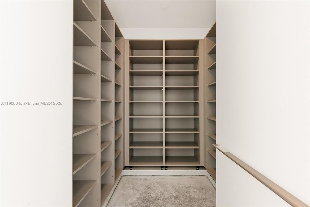 Full butler's pantry