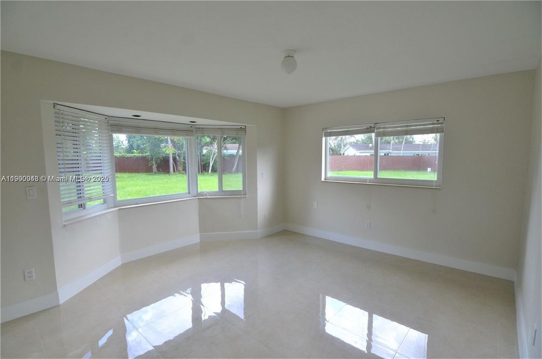 Recientemente alquilado: $5,000 (3 camas, 2 baños, 1741 Pies cuadrados)