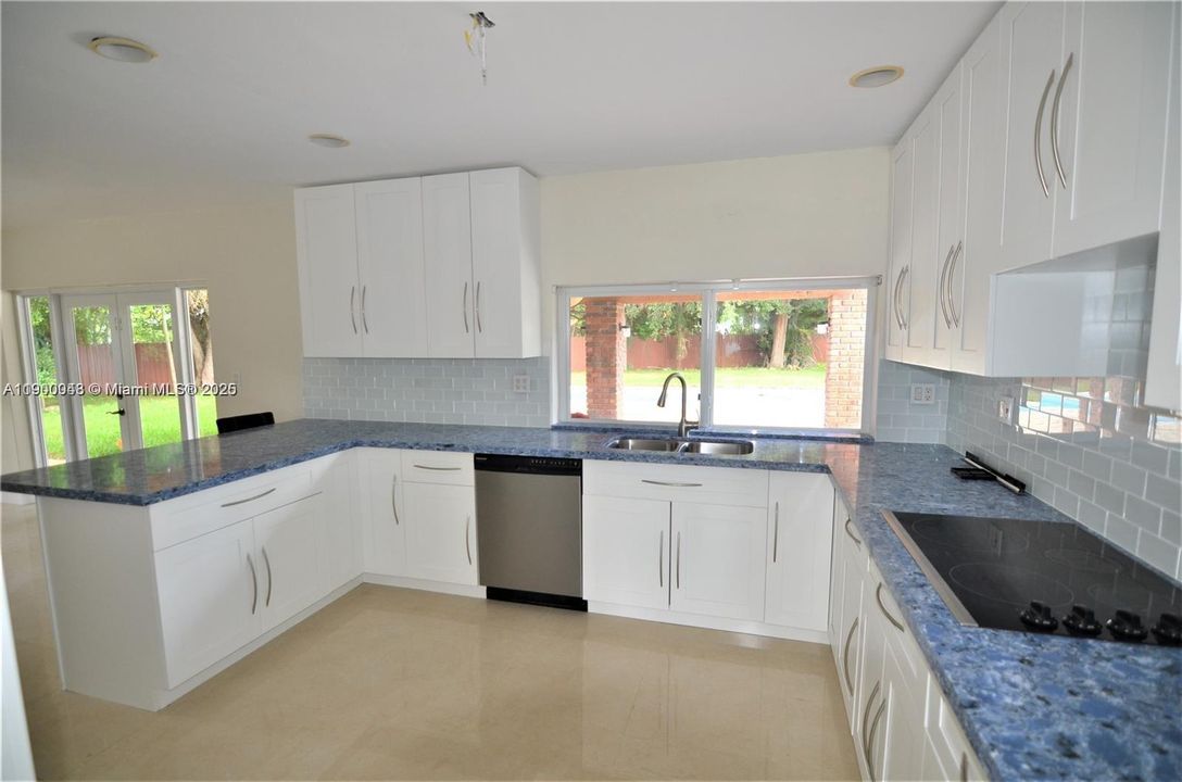 Recientemente alquilado: $5,000 (3 camas, 2 baños, 1741 Pies cuadrados)