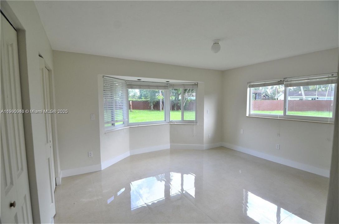 Recientemente alquilado: $5,000 (3 camas, 2 baños, 1741 Pies cuadrados)