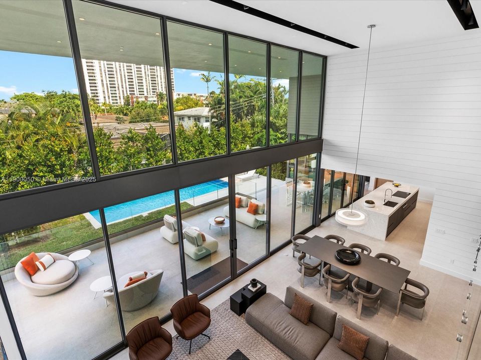 Под контрактом: $5,000,000 (5 спален, 4 ванн, 4076 Квадратных фут)