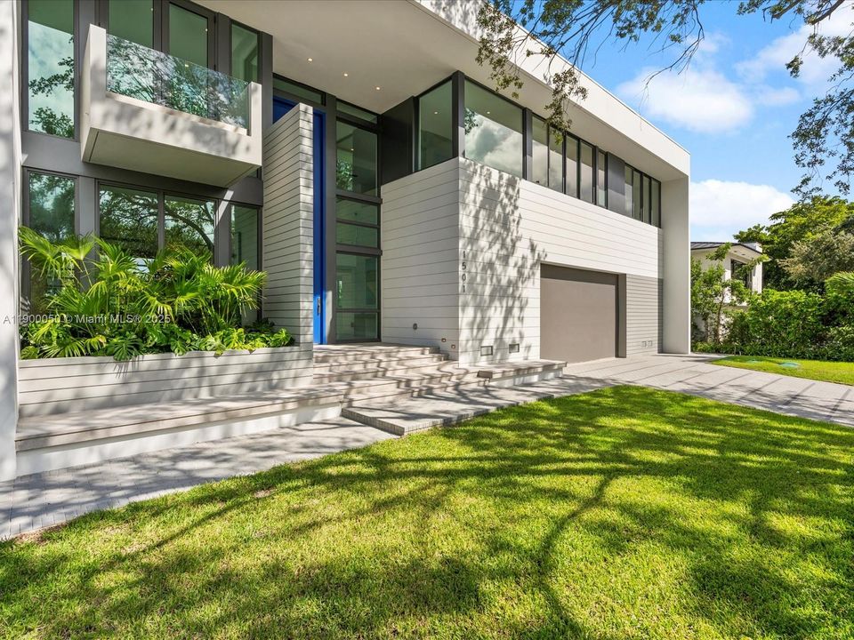 Под контрактом: $5,000,000 (5 спален, 4 ванн, 4076 Квадратных фут)