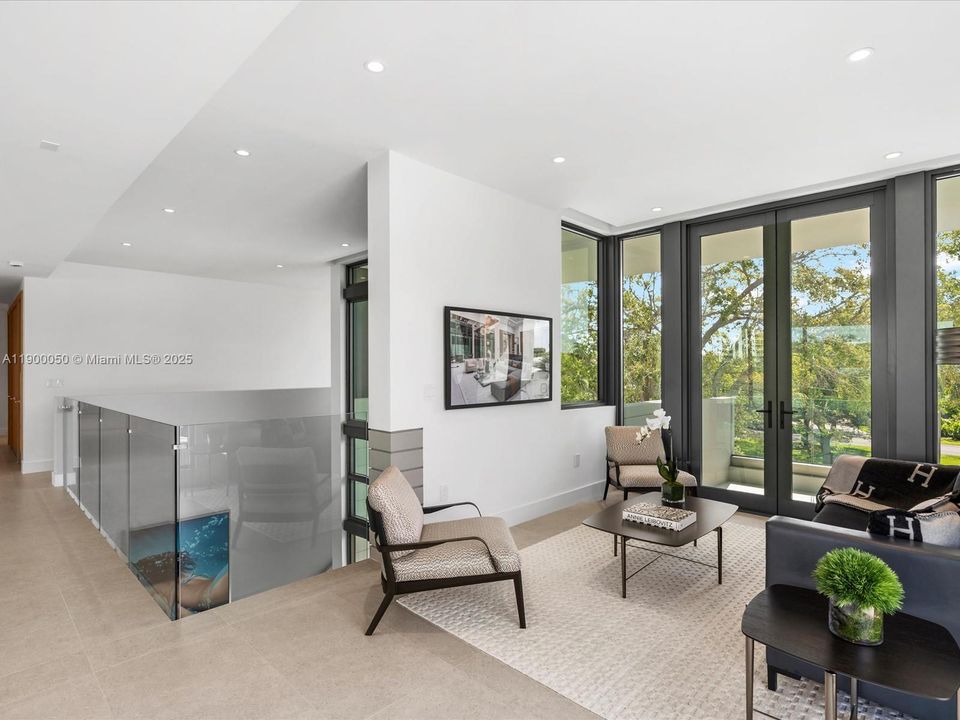 Под контрактом: $5,000,000 (5 спален, 4 ванн, 4076 Квадратных фут)