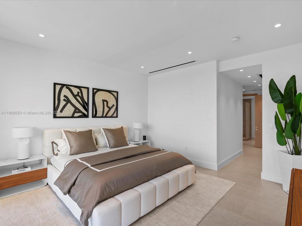 Под контрактом: $5,000,000 (5 спален, 4 ванн, 4076 Квадратных фут)