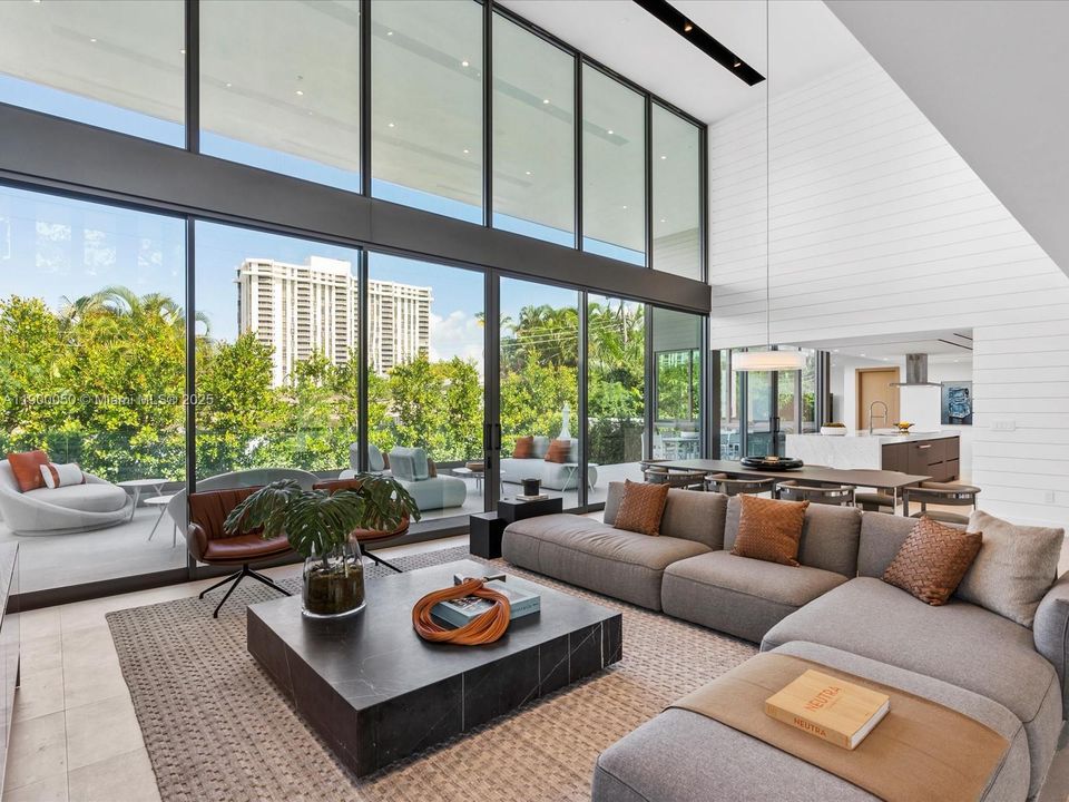 Под контрактом: $5,000,000 (5 спален, 4 ванн, 4076 Квадратных фут)