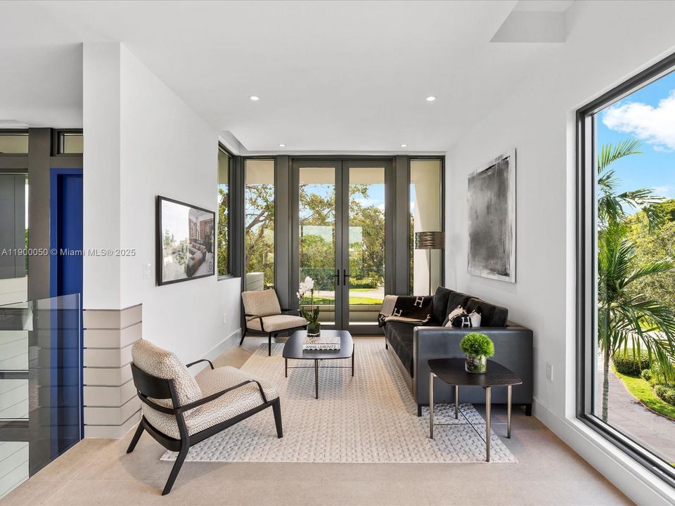 Под контрактом: $5,000,000 (5 спален, 4 ванн, 4076 Квадратных фут)