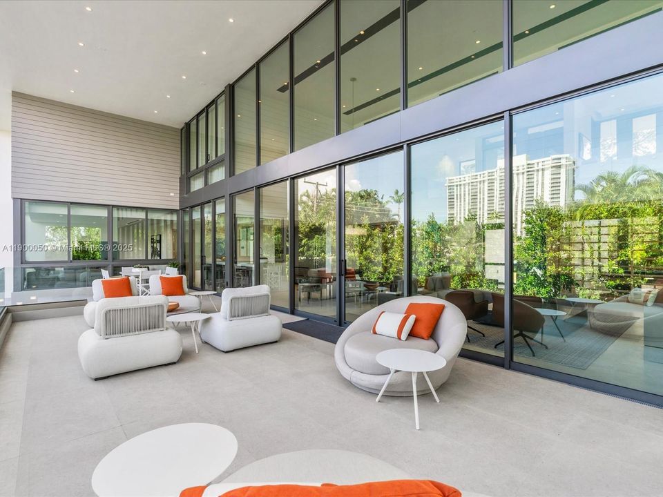 Под контрактом: $5,000,000 (5 спален, 4 ванн, 4076 Квадратных фут)