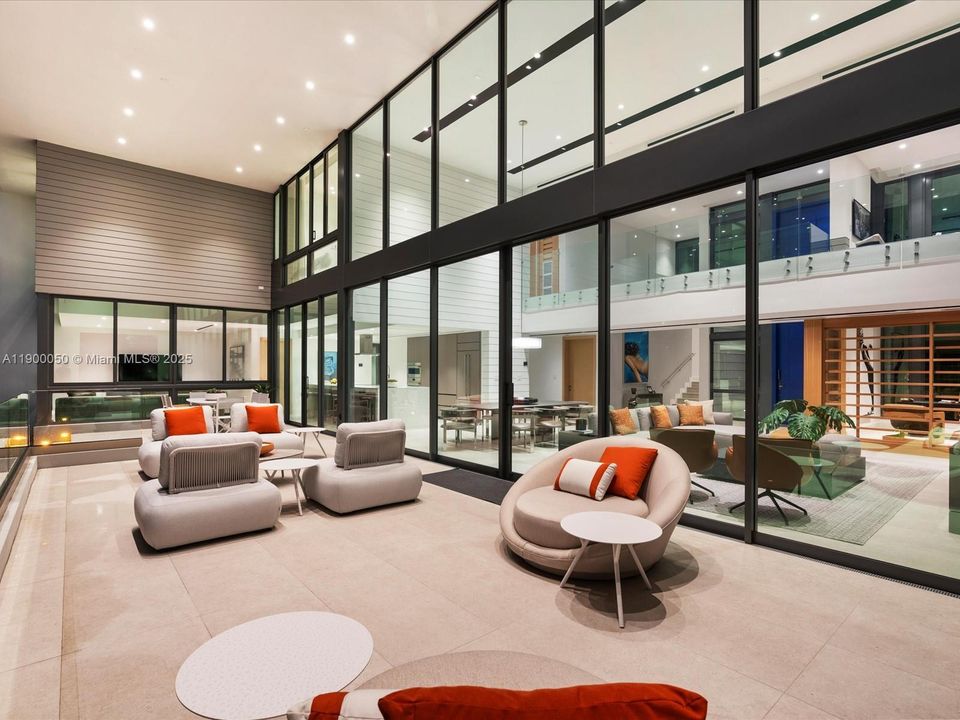 Под контрактом: $5,000,000 (5 спален, 4 ванн, 4076 Квадратных фут)