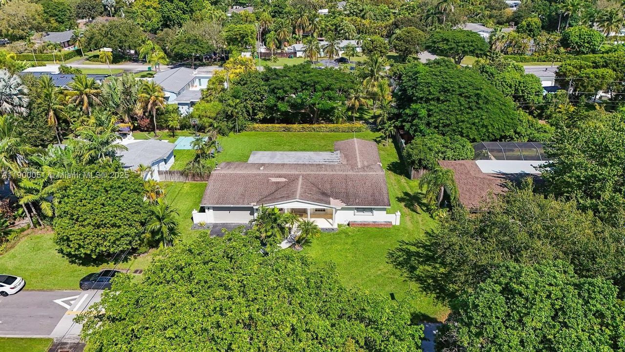 合同活跃: $5,000 (4 贝兹, 2 浴室, 2436 平方英尺)