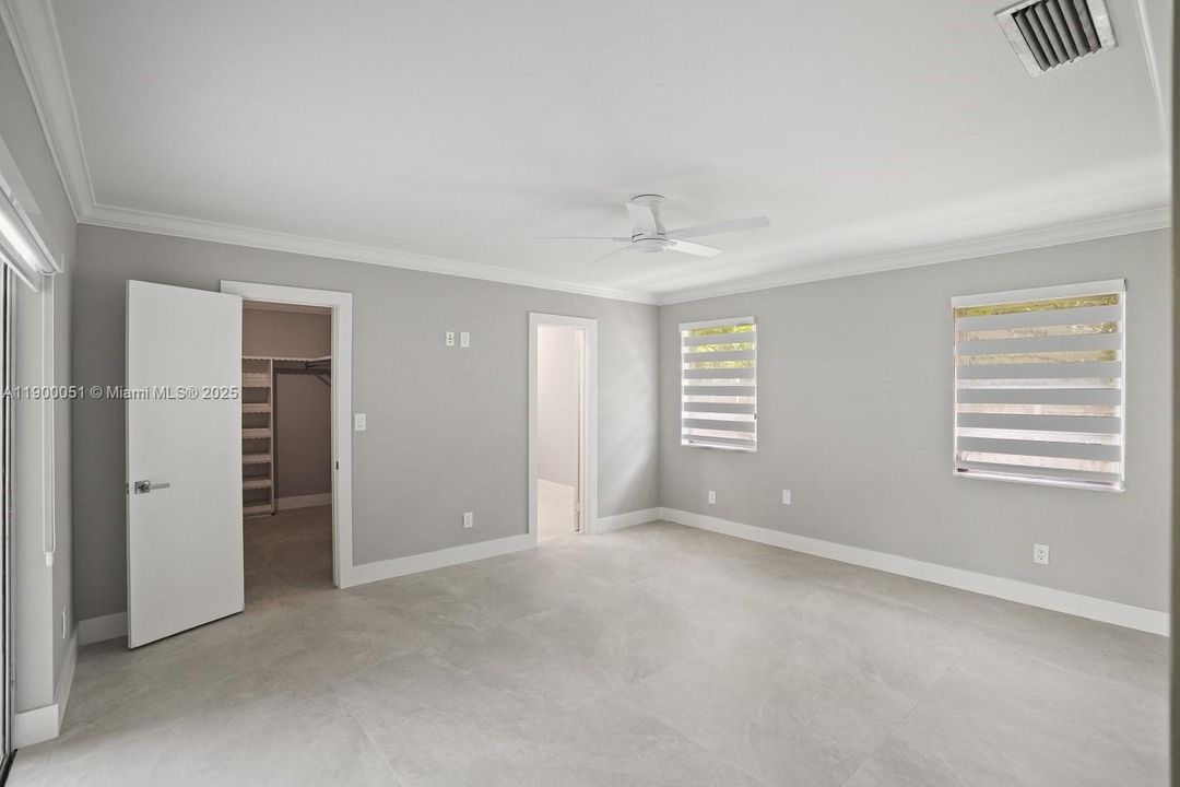 合同活跃: $5,000 (4 贝兹, 2 浴室, 2436 平方英尺)