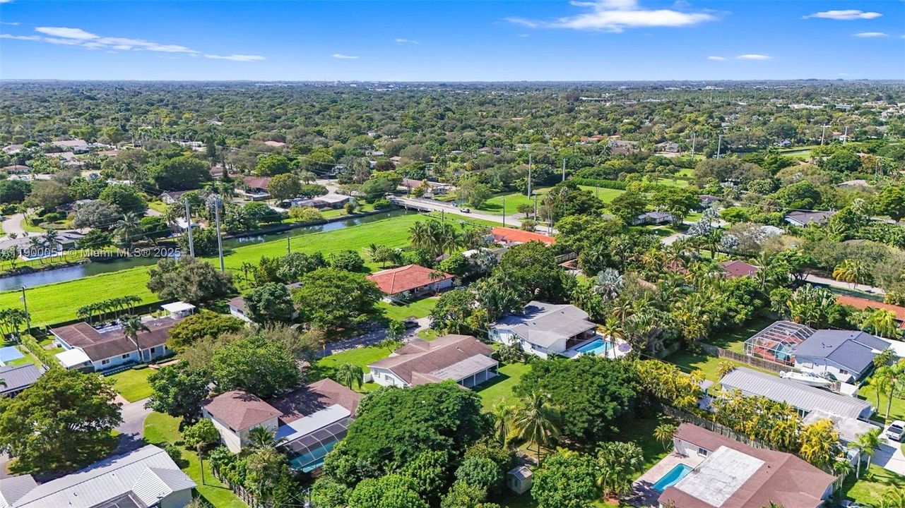 合同活跃: $5,000 (4 贝兹, 2 浴室, 2436 平方英尺)