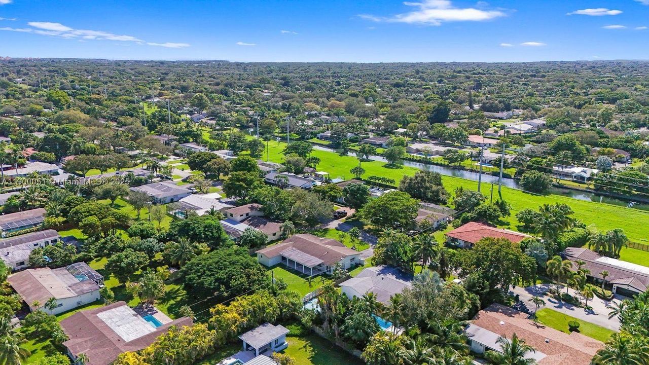 合同活跃: $5,000 (4 贝兹, 2 浴室, 2436 平方英尺)