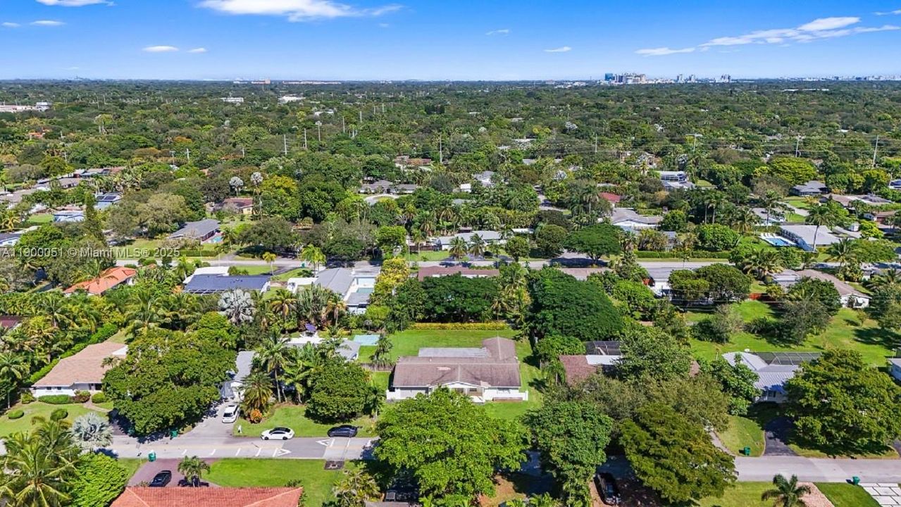 合同活跃: $5,000 (4 贝兹, 2 浴室, 2436 平方英尺)