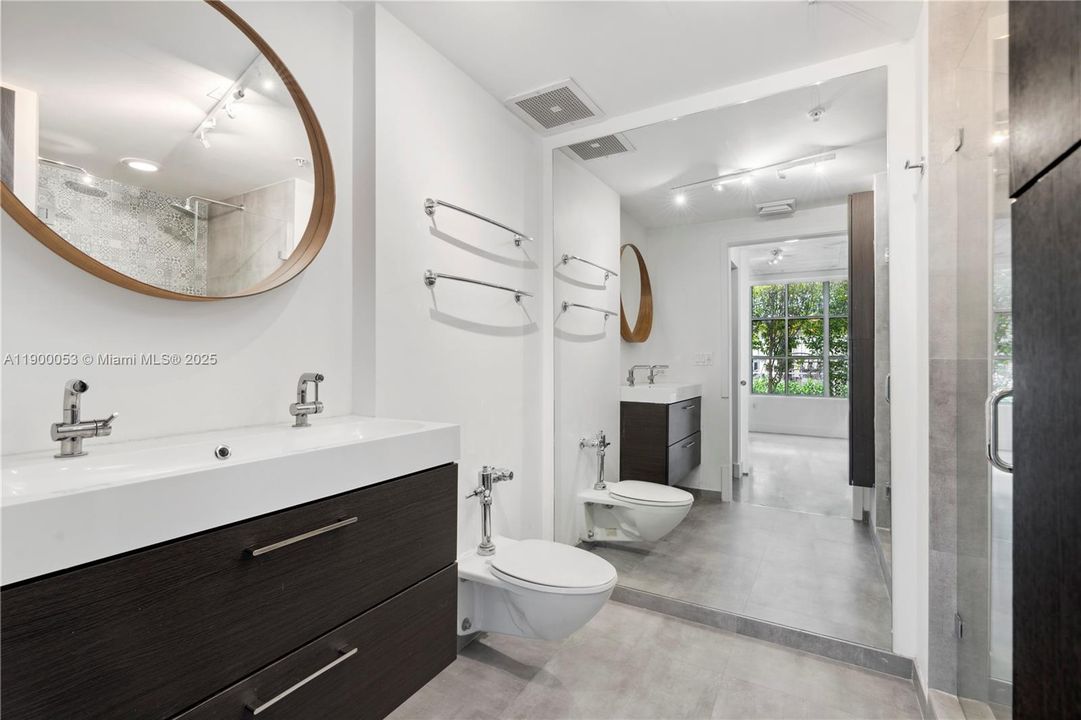 Recently Rented: $3,700 (2 beds, 2 baths, 986 Square Feet)