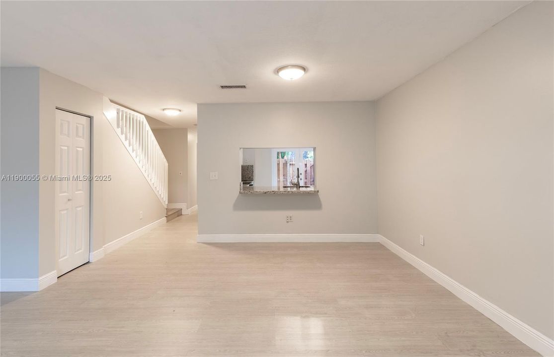 出租: $3,000 (3 贝兹, 2 浴室, 1451 平方英尺)