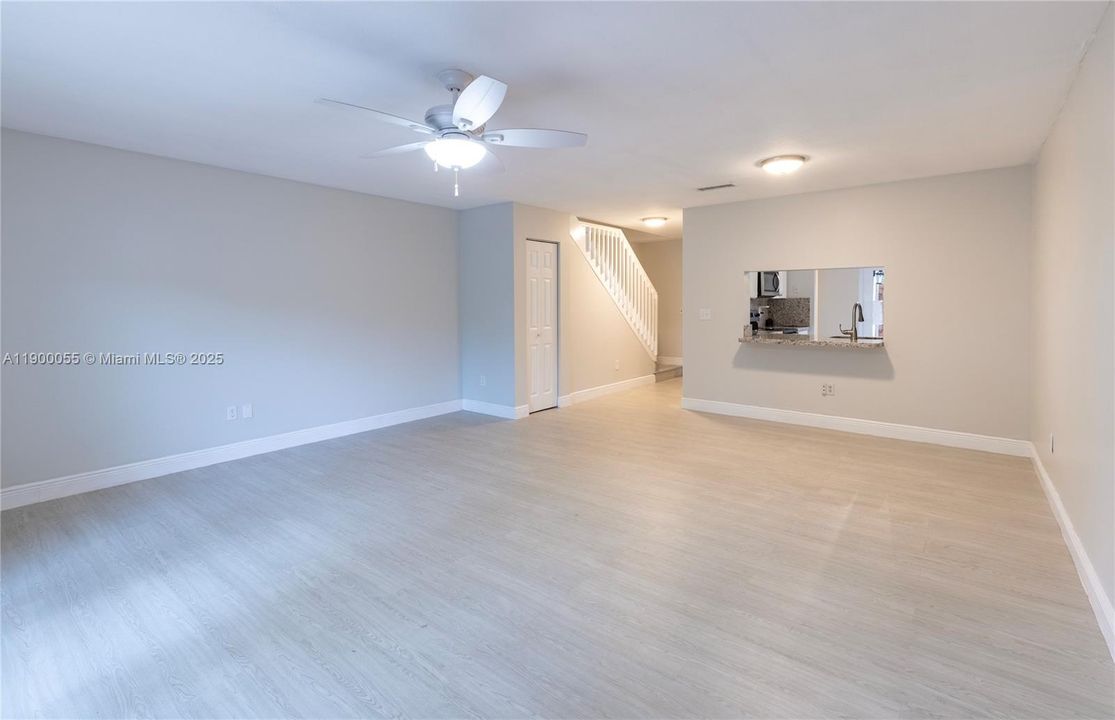 出租: $3,000 (3 贝兹, 2 浴室, 1451 平方英尺)