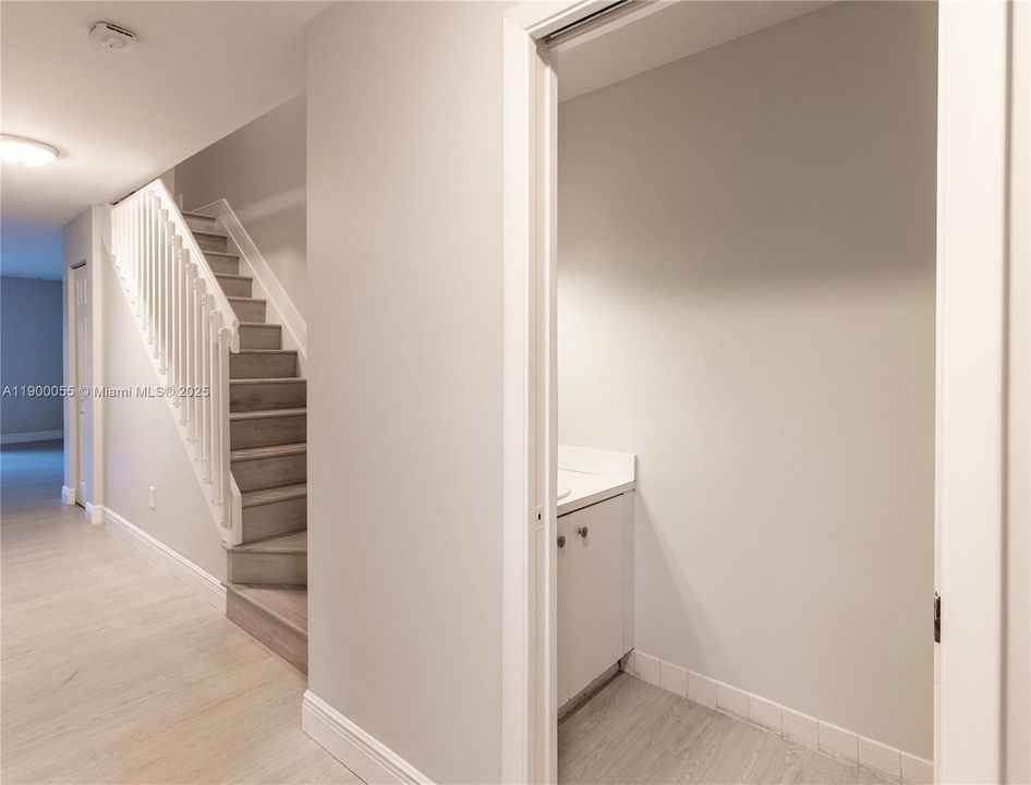 出租: $3,000 (3 贝兹, 2 浴室, 1451 平方英尺)