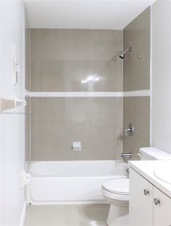 出租: $3,000 (3 贝兹, 2 浴室, 1451 平方英尺)