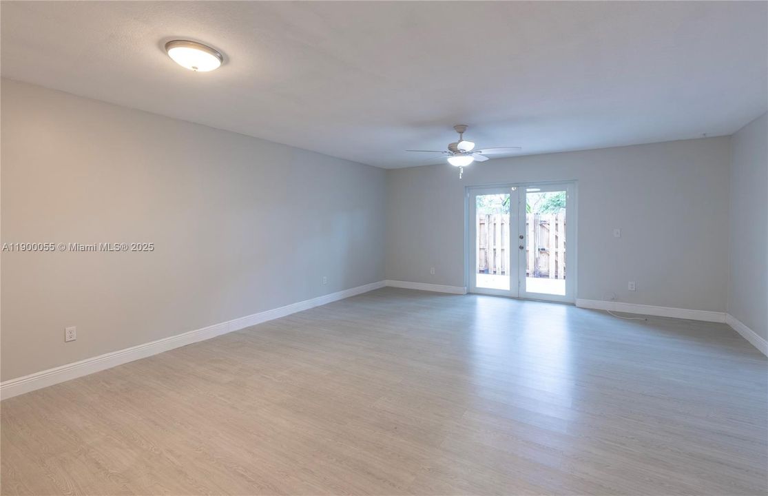 出租: $3,000 (3 贝兹, 2 浴室, 1451 平方英尺)