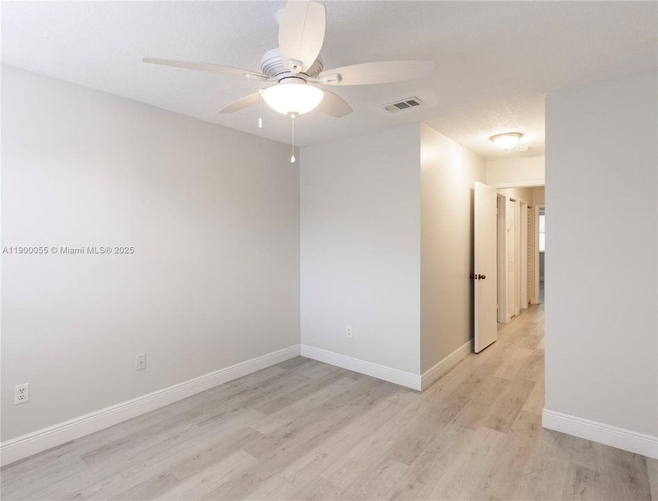 出租: $3,000 (3 贝兹, 2 浴室, 1451 平方英尺)