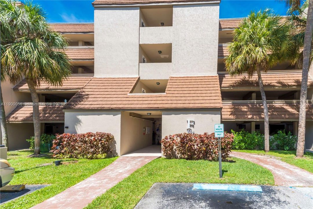 Под контрактом: $2,200 (2 спален, 2 ванн, 1287 Квадратных фут)