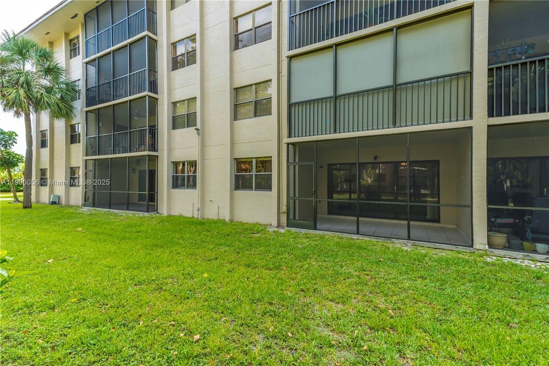 Под контрактом: $2,200 (2 спален, 2 ванн, 1287 Квадратных фут)