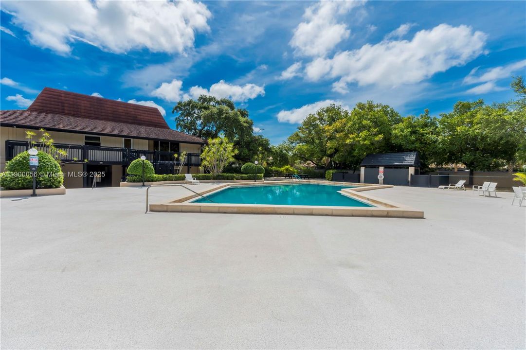 Под контрактом: $2,200 (2 спален, 2 ванн, 1287 Квадратных фут)