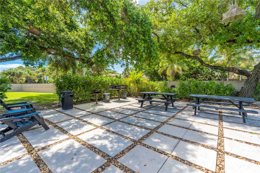 Под контрактом: $2,200 (2 спален, 2 ванн, 1287 Квадратных фут)