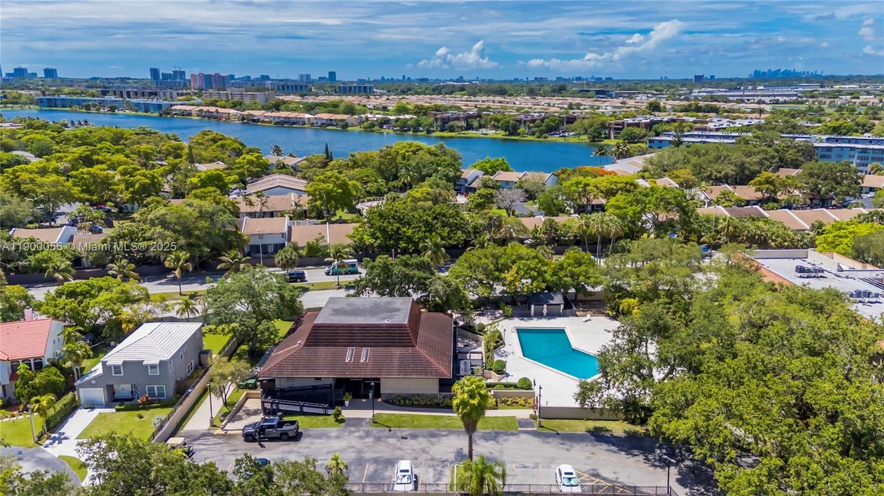 Под контрактом: $2,200 (2 спален, 2 ванн, 1287 Квадратных фут)