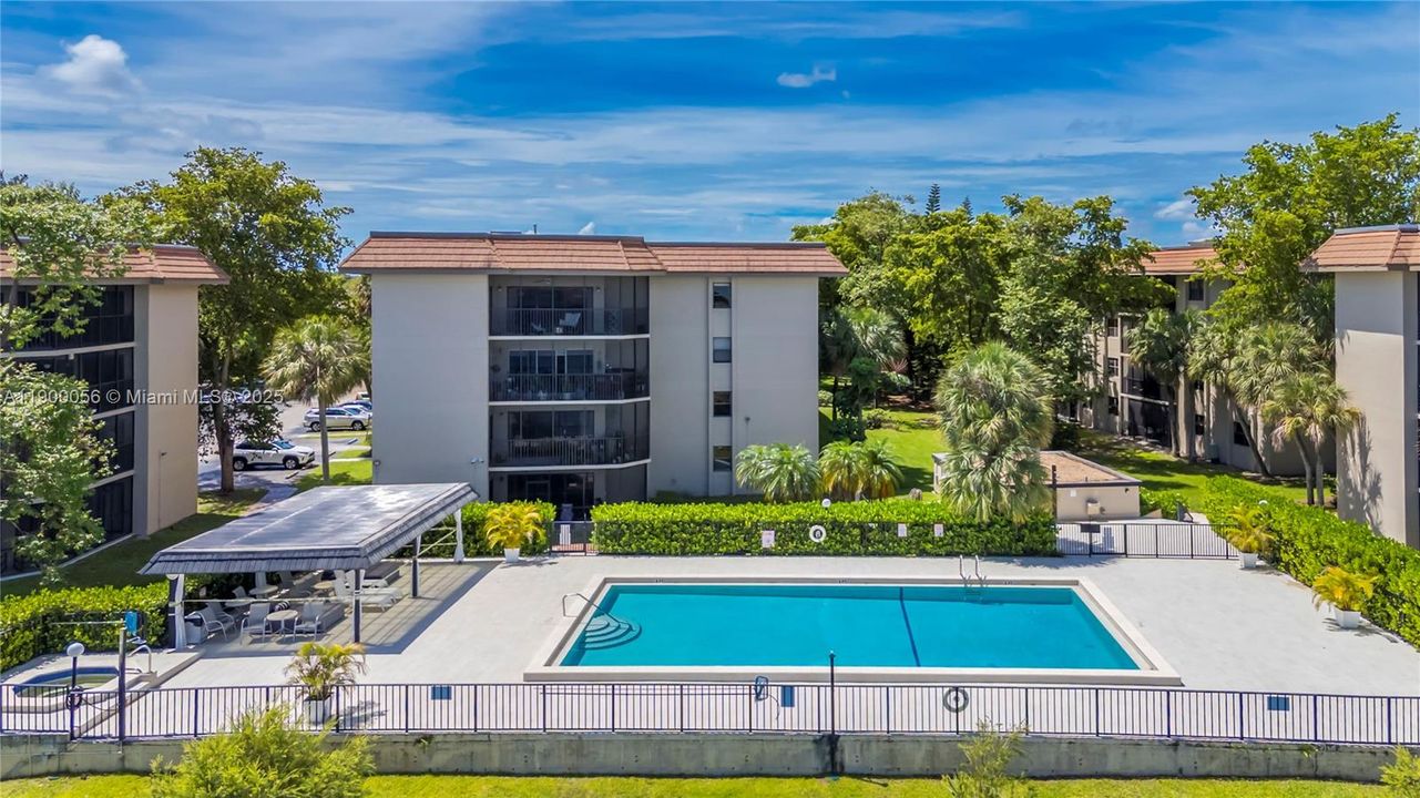 Под контрактом: $2,200 (2 спален, 2 ванн, 1287 Квадратных фут)