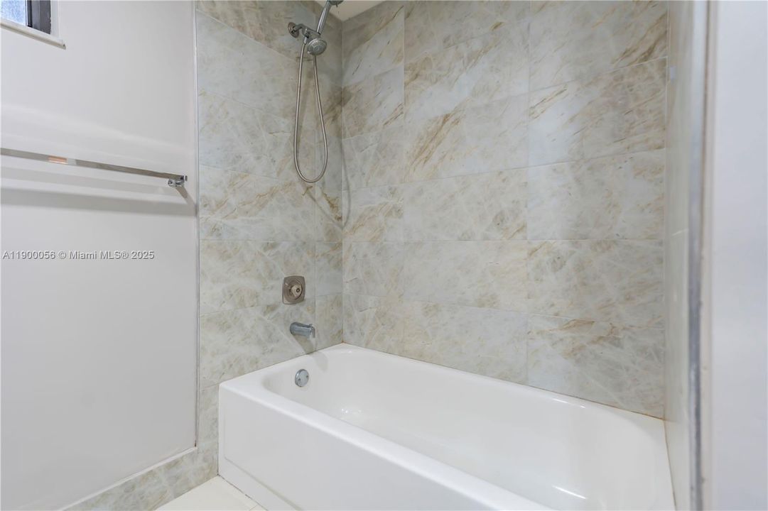 Под контрактом: $2,200 (2 спален, 2 ванн, 1287 Квадратных фут)