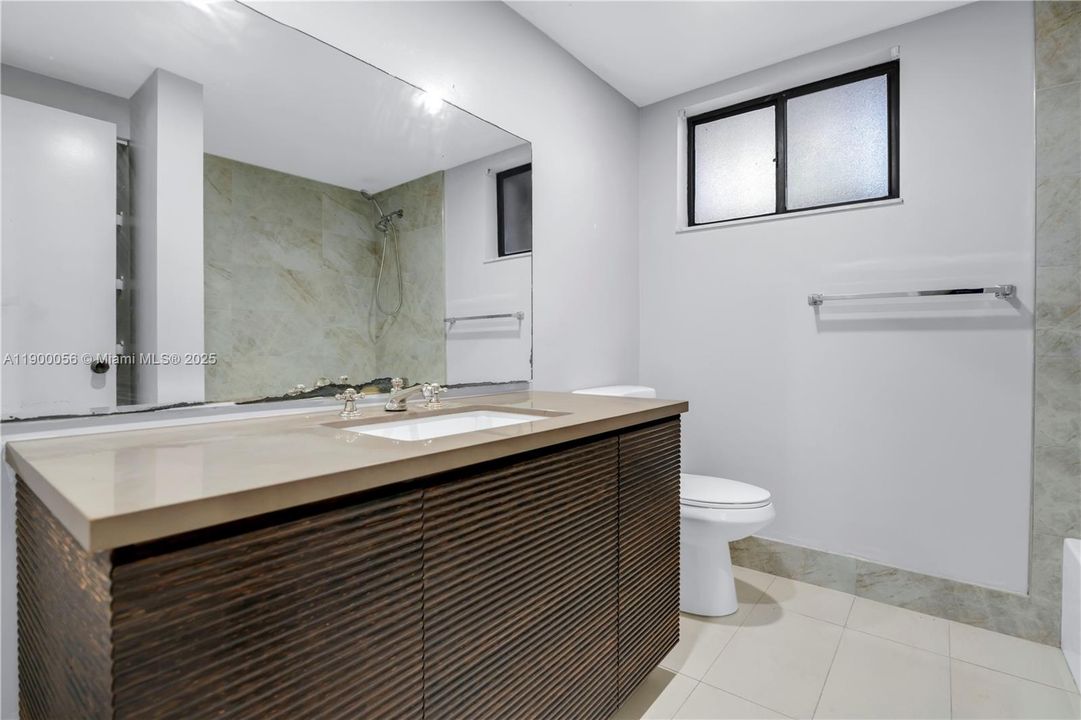 Под контрактом: $2,200 (2 спален, 2 ванн, 1287 Квадратных фут)