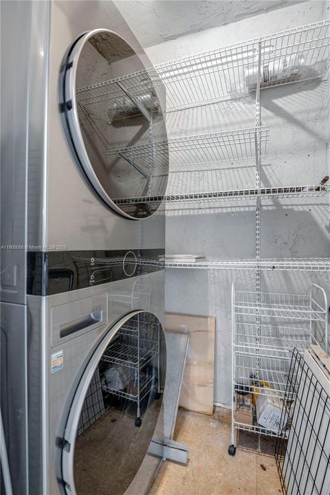 Под контрактом: $2,200 (2 спален, 2 ванн, 1287 Квадратных фут)