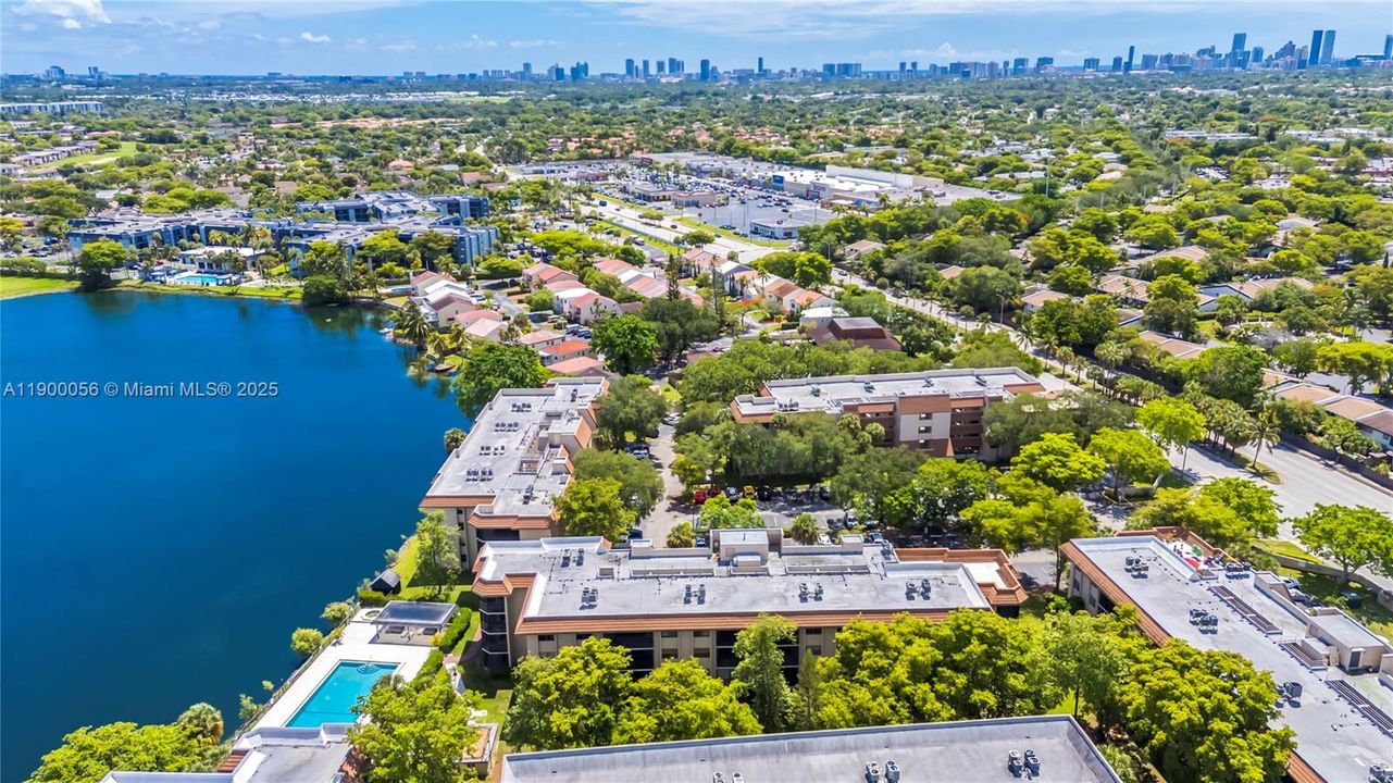 Под контрактом: $2,200 (2 спален, 2 ванн, 1287 Квадратных фут)