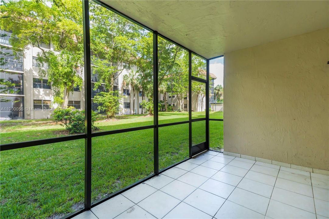 Под контрактом: $2,200 (2 спален, 2 ванн, 1287 Квадратных фут)