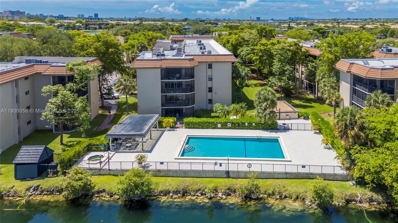 Под контрактом: $2,200 (2 спален, 2 ванн, 1287 Квадратных фут)