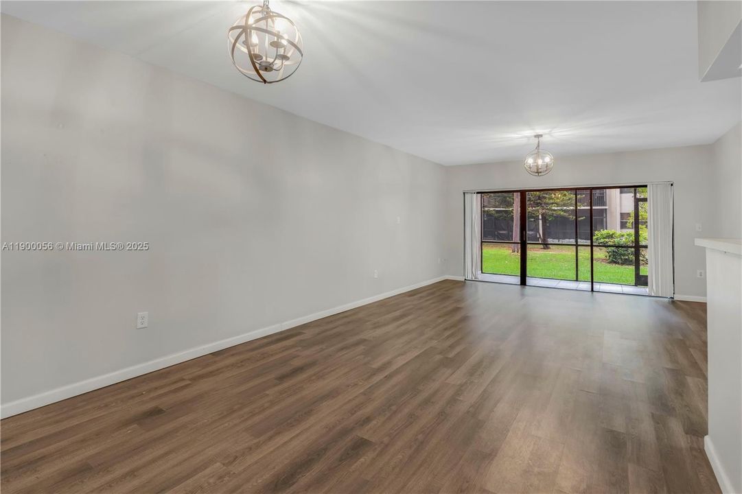 Под контрактом: $2,200 (2 спален, 2 ванн, 1287 Квадратных фут)