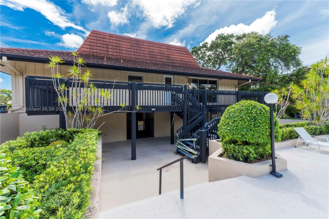 Под контрактом: $2,200 (2 спален, 2 ванн, 1287 Квадратных фут)