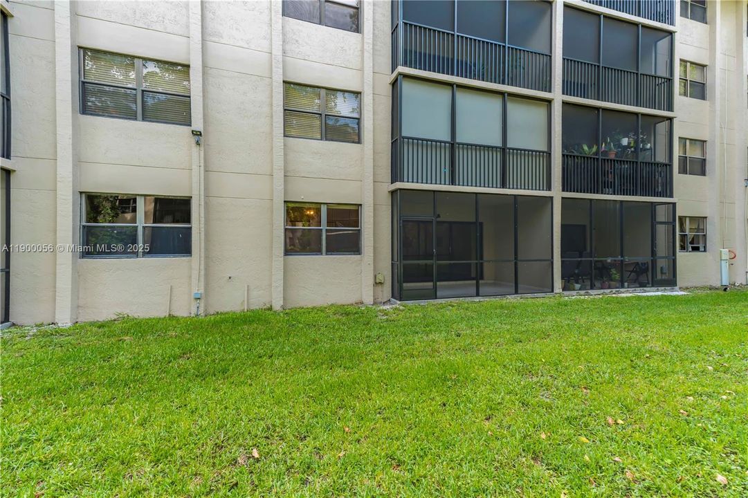 Под контрактом: $2,200 (2 спален, 2 ванн, 1287 Квадратных фут)