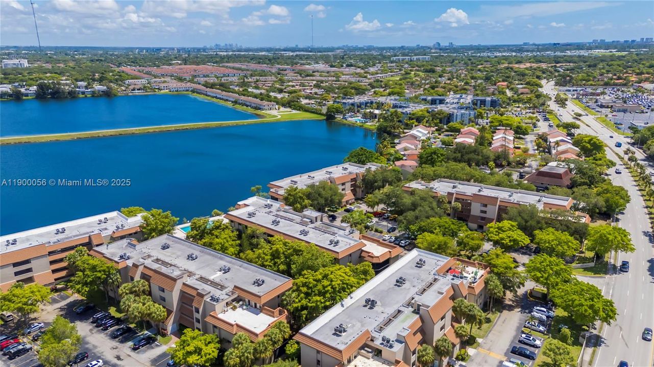 Под контрактом: $2,200 (2 спален, 2 ванн, 1287 Квадратных фут)