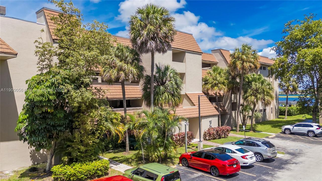 Под контрактом: $2,200 (2 спален, 2 ванн, 1287 Квадратных фут)