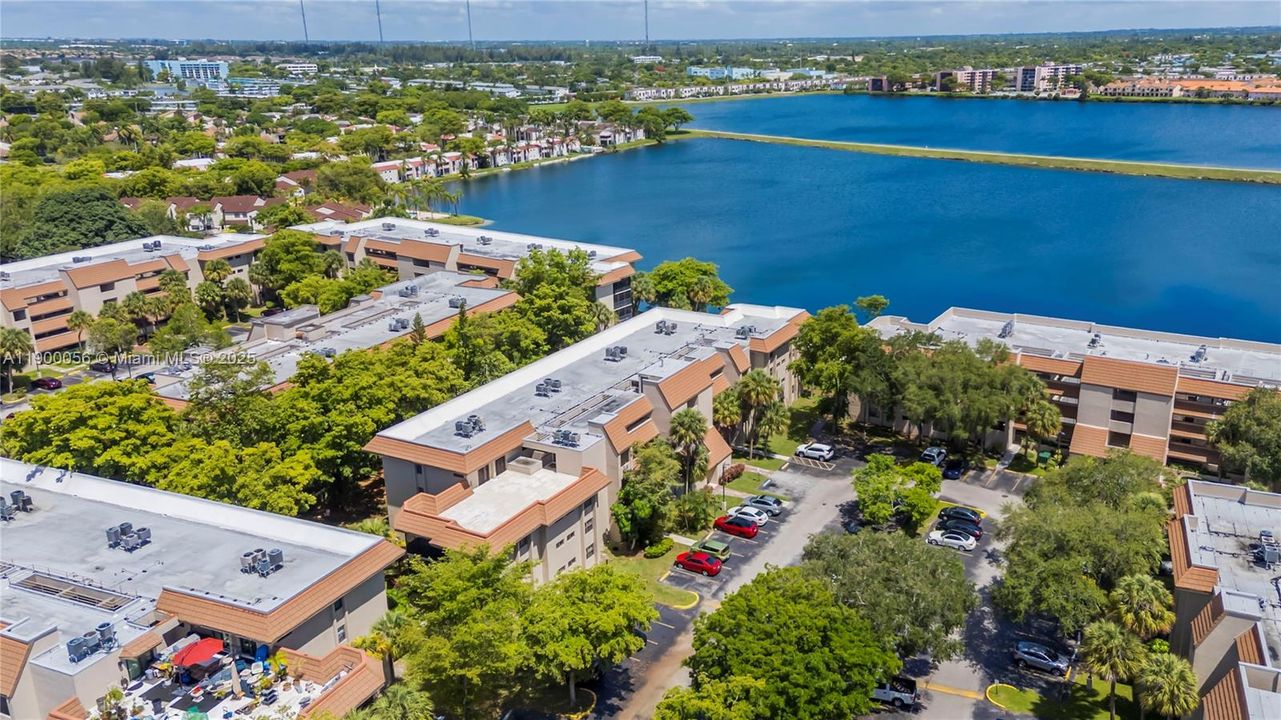 Под контрактом: $2,200 (2 спален, 2 ванн, 1287 Квадратных фут)