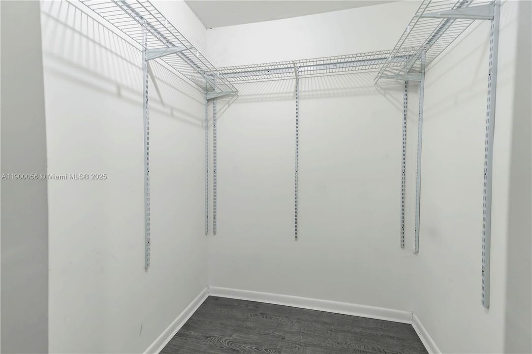 Под контрактом: $2,200 (2 спален, 2 ванн, 1287 Квадратных фут)