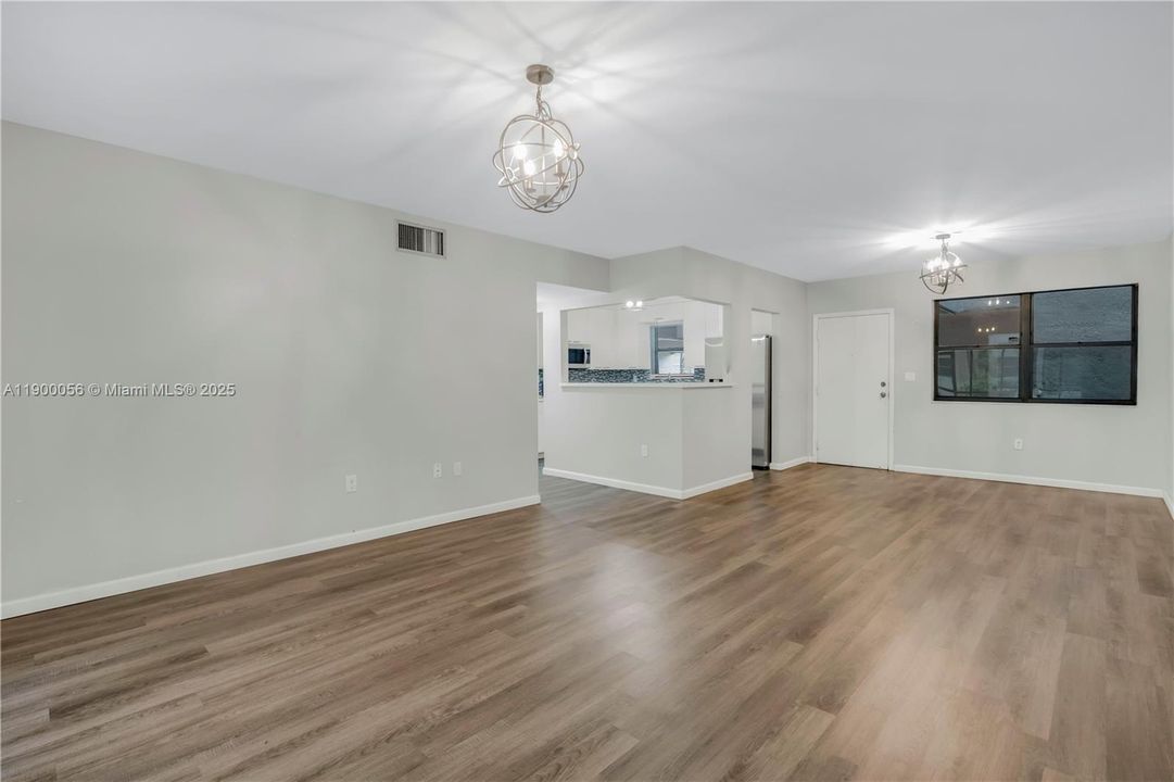 Под контрактом: $2,200 (2 спален, 2 ванн, 1287 Квадратных фут)