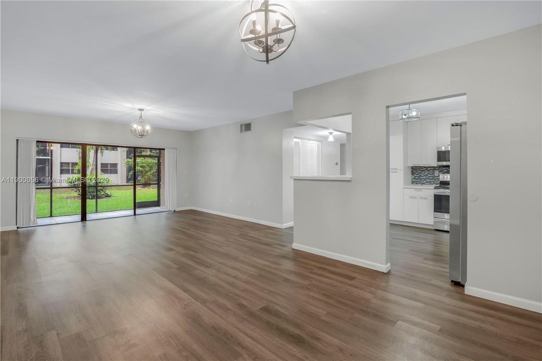 Под контрактом: $2,200 (2 спален, 2 ванн, 1287 Квадратных фут)