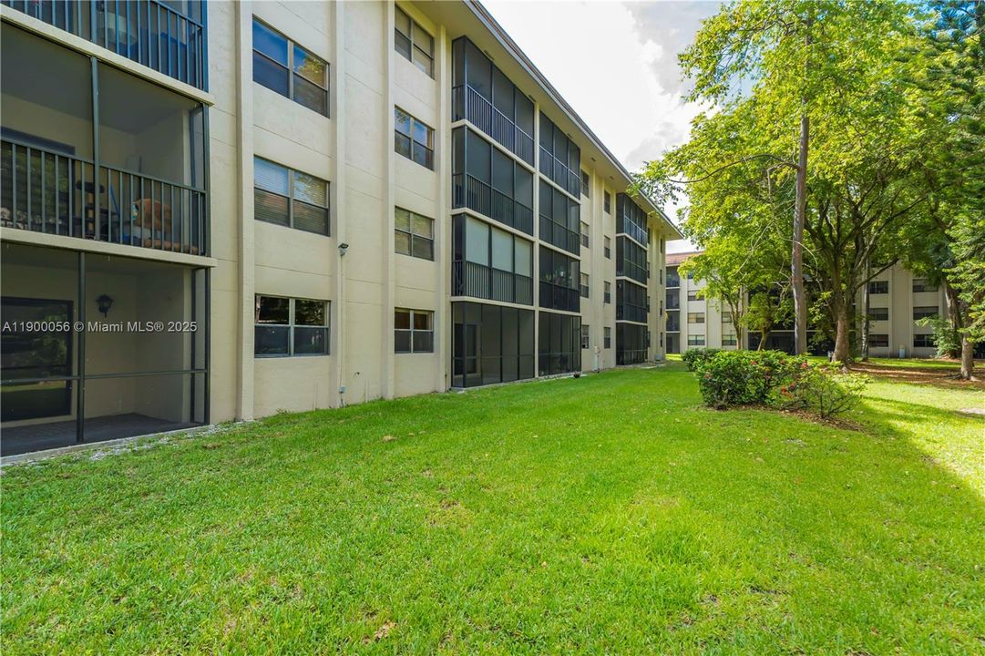 Под контрактом: $2,200 (2 спален, 2 ванн, 1287 Квадратных фут)