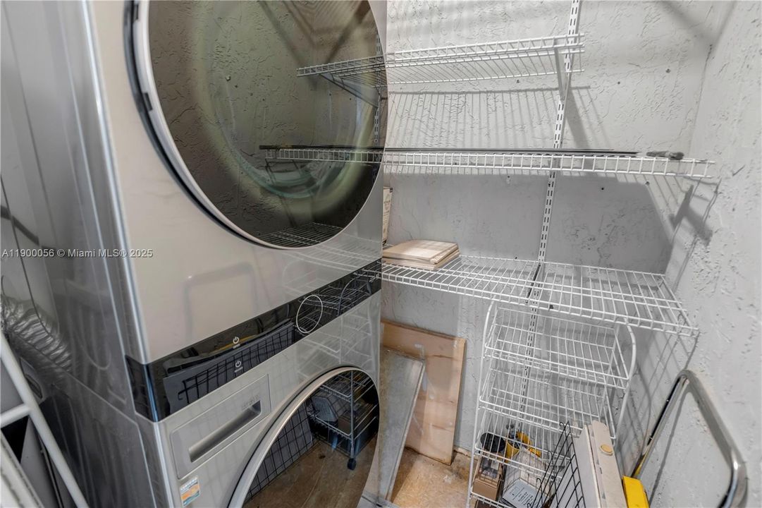 Под контрактом: $2,200 (2 спален, 2 ванн, 1287 Квадратных фут)