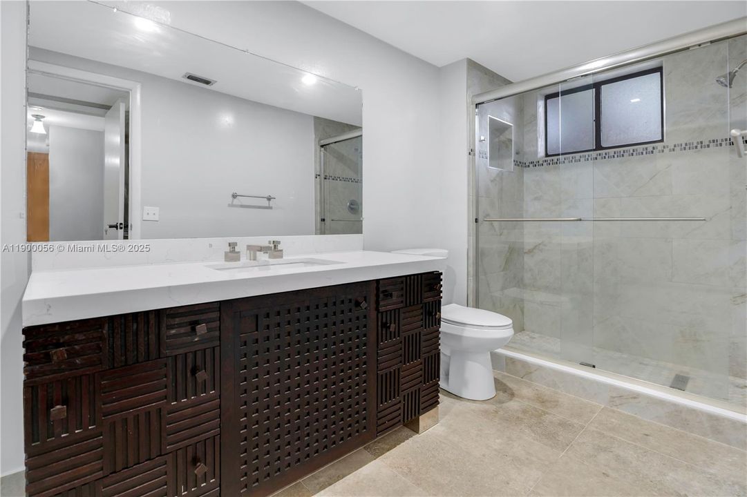 Под контрактом: $2,200 (2 спален, 2 ванн, 1287 Квадратных фут)